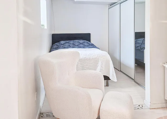 1 Bedroom Cozy In * 约灵